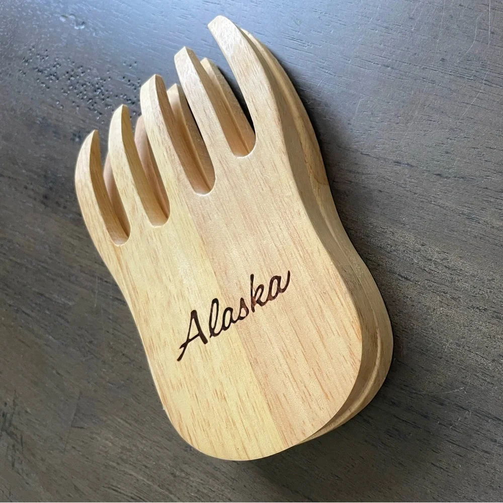 ALASKA Bear Claw Wood salad grippers/servers